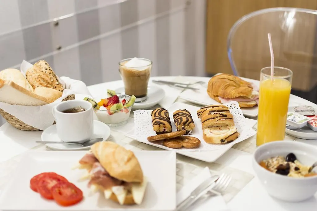 Mena Plaza Hotel Nerja 2*,